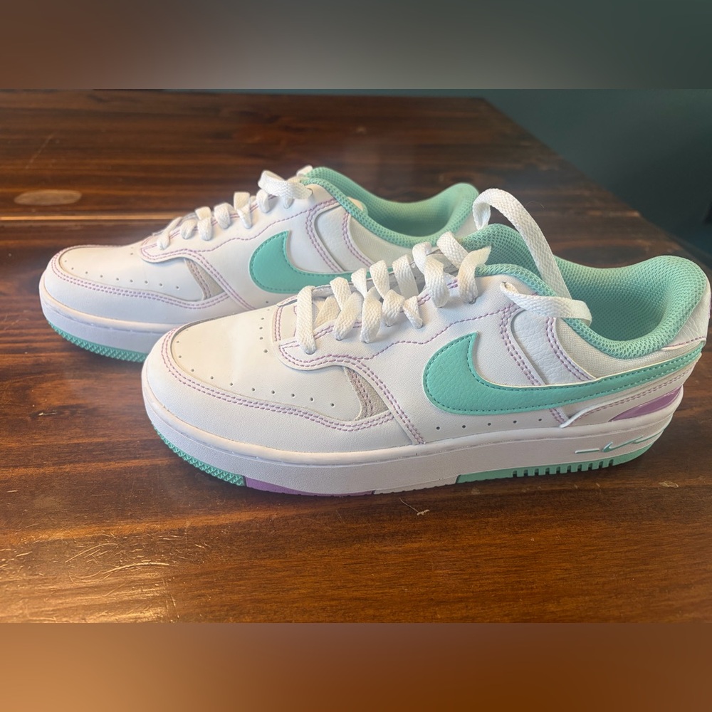 Nike White & Mint Green Low-Top Sneakers